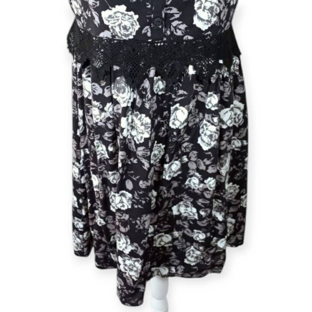 DOE & RAE BLACK, GRAY & WHITE FLORAL DRESS SZ.L NWT. - Picture 3 of 10